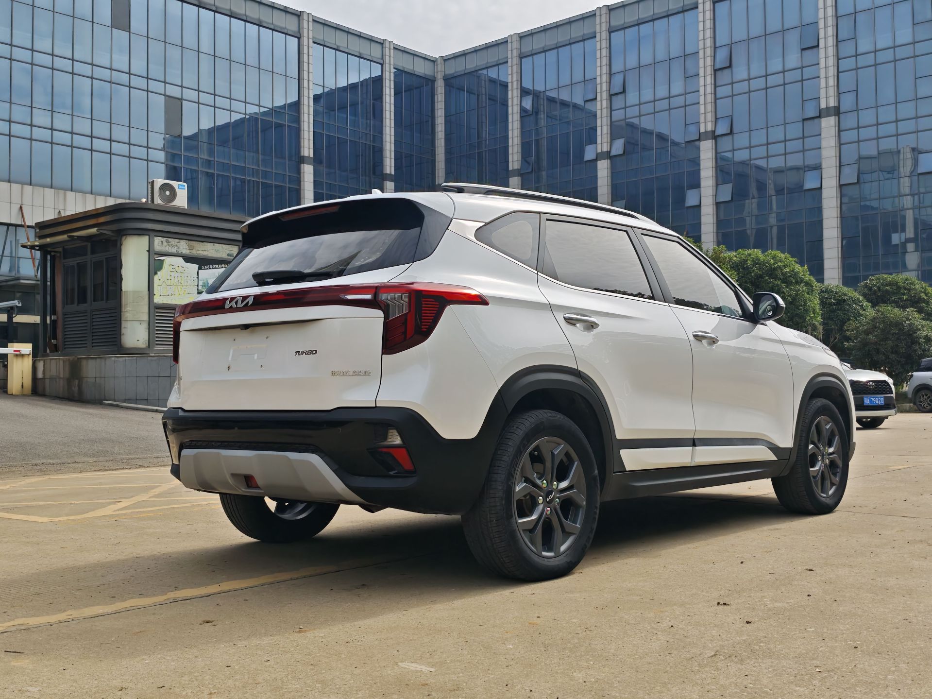 Kia Seltos 2023 immagine di auto #3