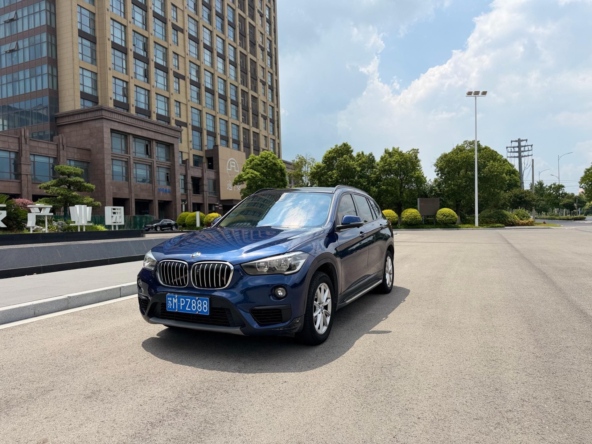 BMW X1 2019 car image 