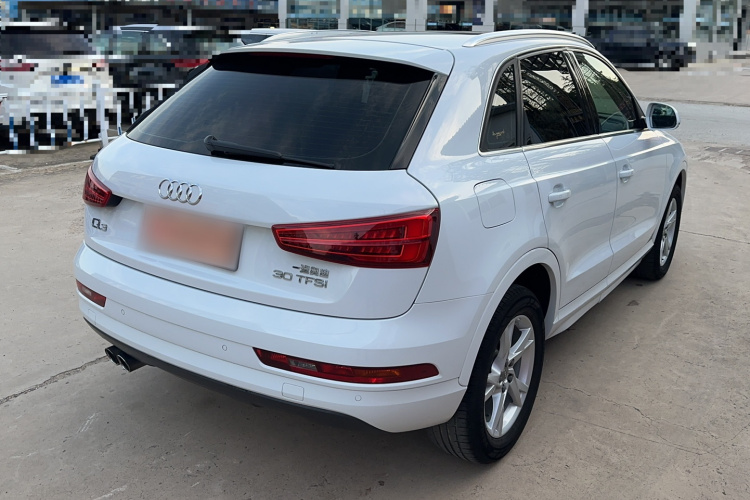 Audi Q3 2018 car image #4