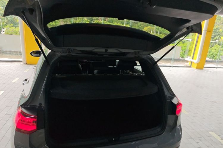Volkswagen Golf 2021 car image #19