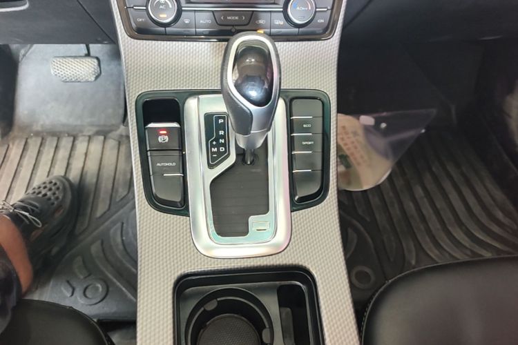 GEELY Emgrand GS 2016 car image #14