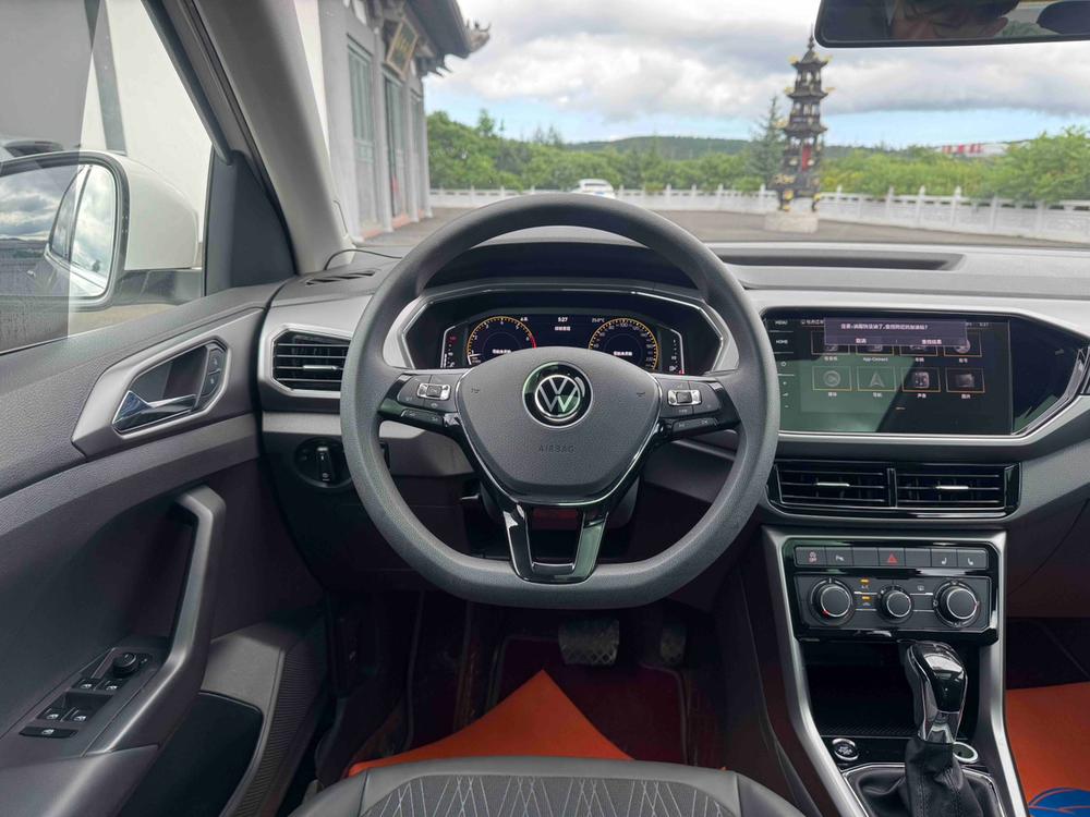 Volkswagen T-Cross 2021 car image #17