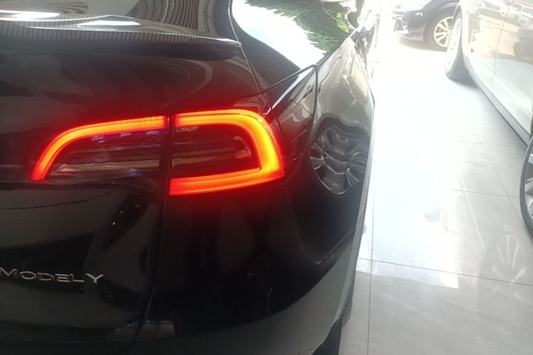 Tesla Model Y 2024 #8 Tesla Model Y 2024 car image #8