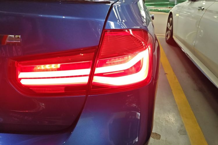BMW 3 Series 2018 #8 BMW 3 Series 2018 car image #8