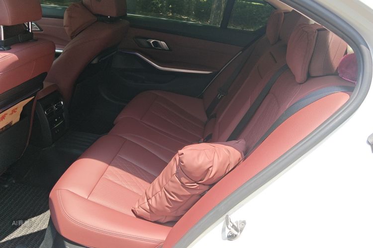 BMW 3 Series 2022 صورة سيارة #19