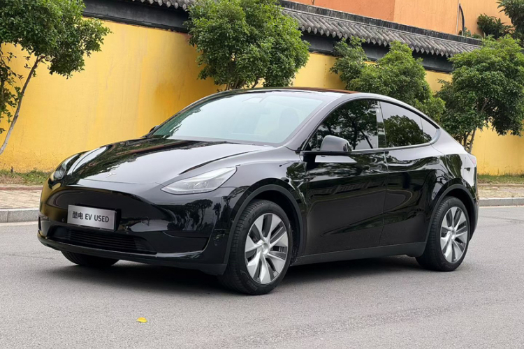 Tesla Model Y 2022 #2 Tesla Model Y 2022 car image #2