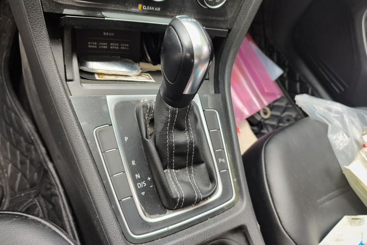 Volkswagen Golf 2017 car image #17