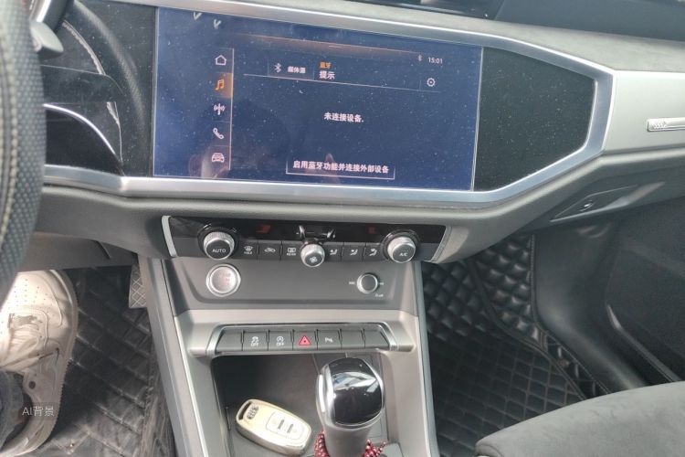 Audi Q3 2020 car image #15