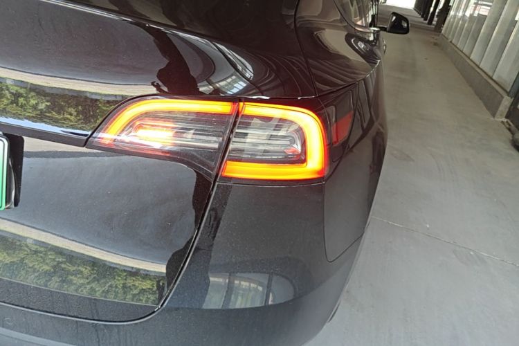 Tesla Model Y 2023 #8 Tesla Model Y 2023 car image #8