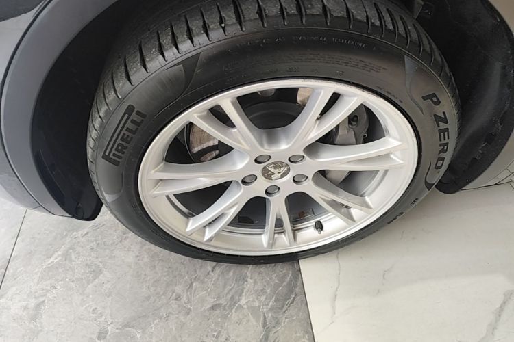 Tesla Model Y 2023 #9 Tesla Model Y 2023 immagine di auto #9