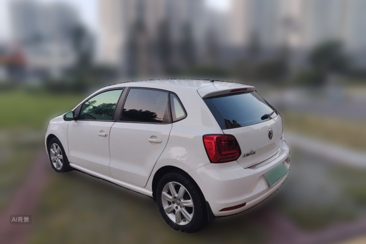 Volkswagen Polo 2015 car image #5