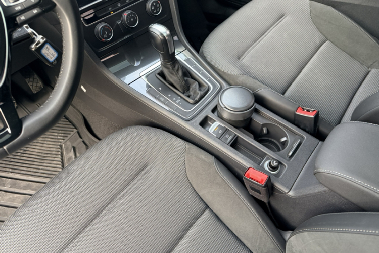 Volkswagen Golf 2020 car image #18