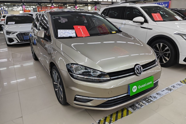 Volkswagen Golf 2020 car image #4