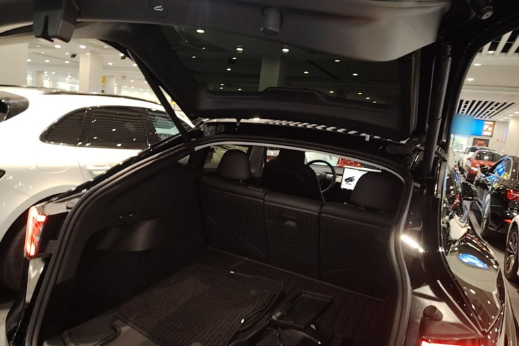 Tesla Model Y 2023 #19 Tesla Model Y 2023 car image #19