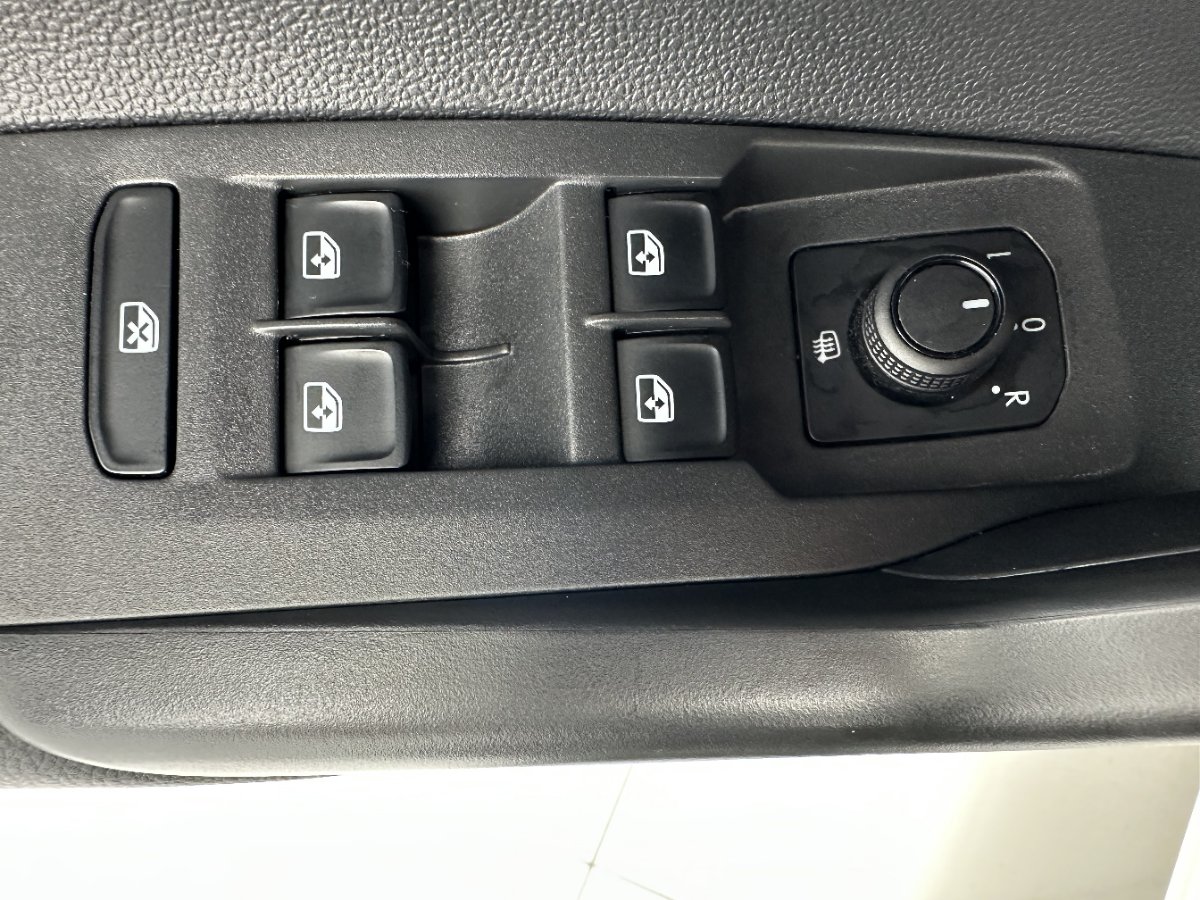 Volkswagen Polo 2022 car image #12