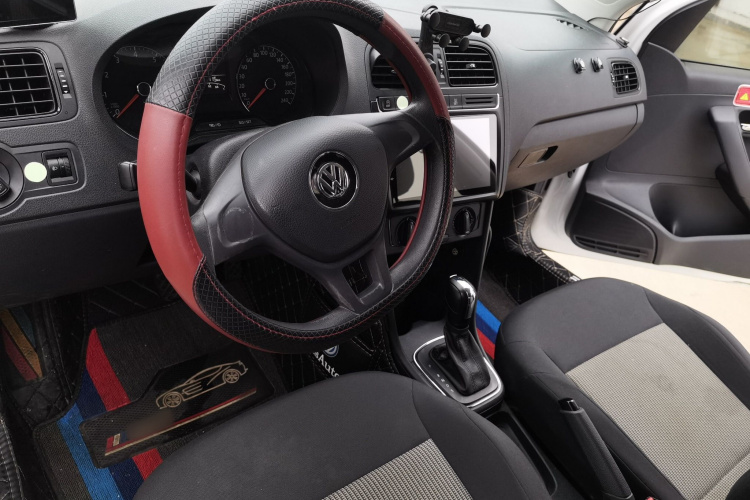 Volkswagen Polo 2019 car image #9