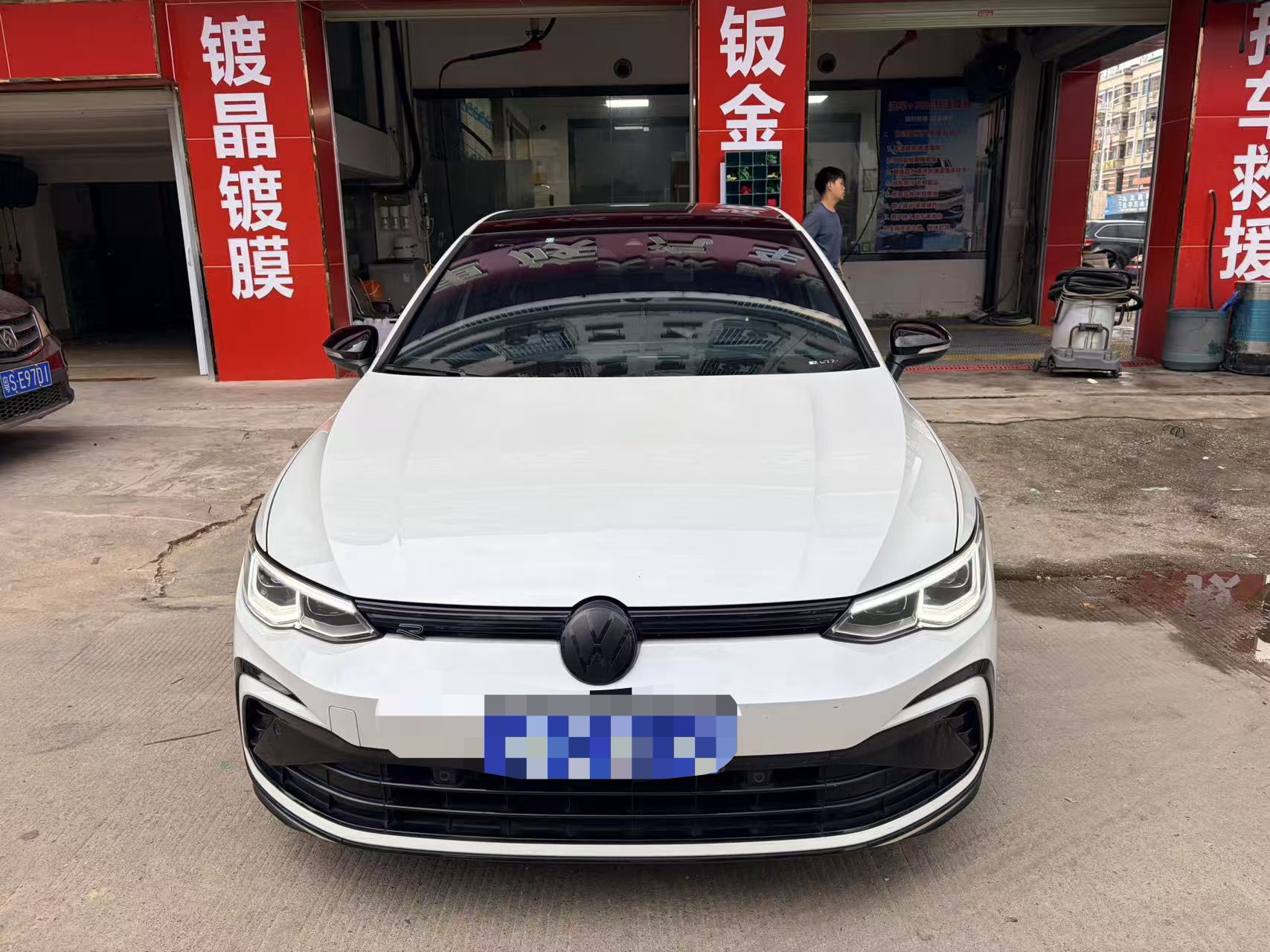 Volkswagen Golf 2021 car image #2