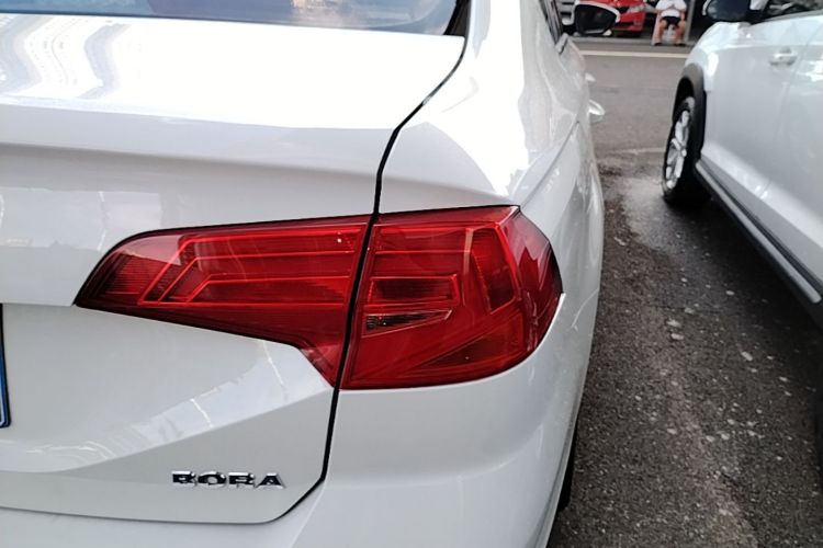 Volkswagen Bora 2017 car image #8
