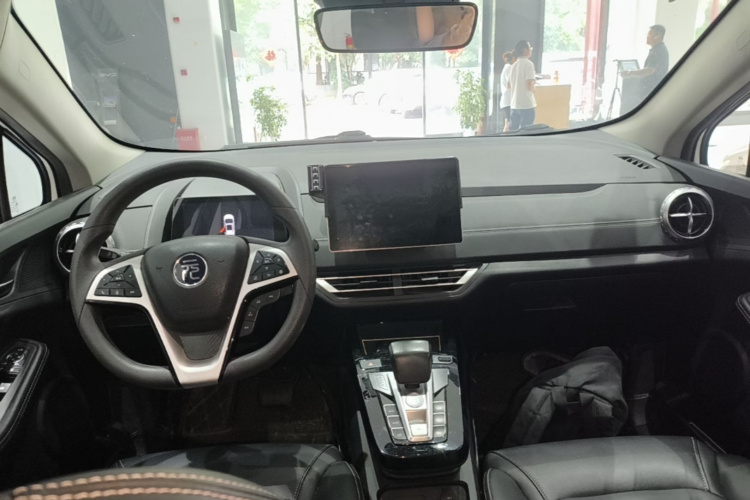 BYD Yuan New Energy 2019 car image #11