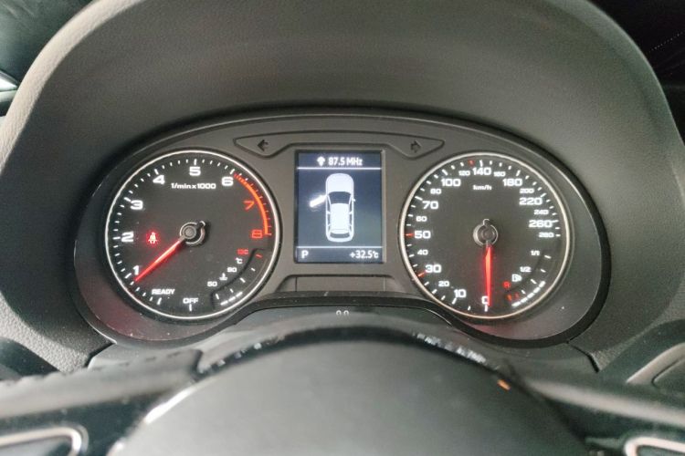 Audi A3 2019 car image #12