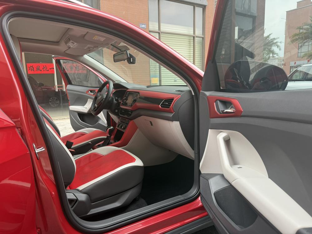 Volkswagen T-Cross 2019 #9 Volkswagen T-Cross 2019 car image #9