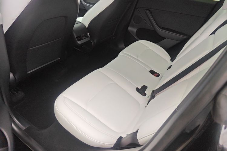 Tesla Model Y 2023 car image #17