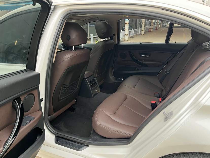BMW 3 Series 2018 immagine di auto #6