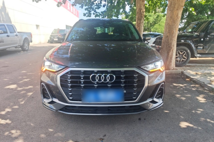 Audi Q3 2021 car image #3