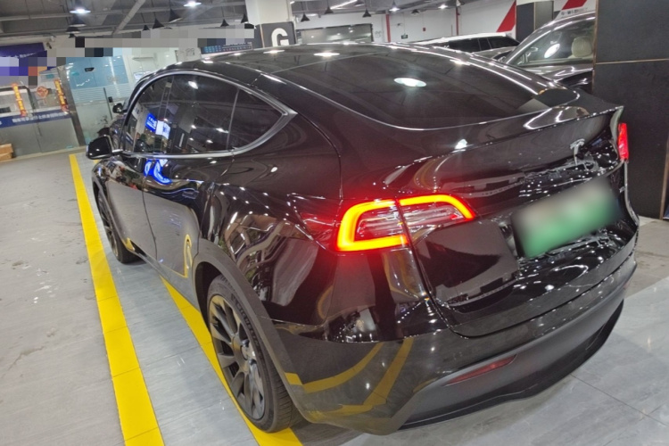 Tesla Model Y 2022 #5 Tesla Model Y 2022 car image #5