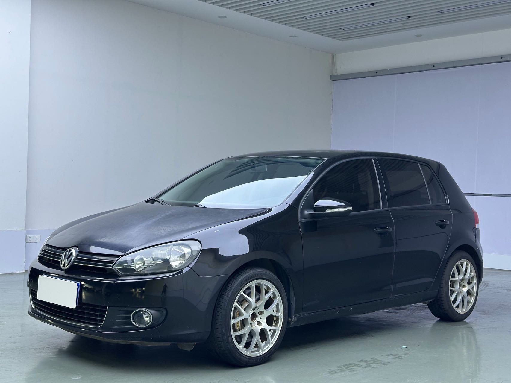 Volkswagen Golf 2010 car image 