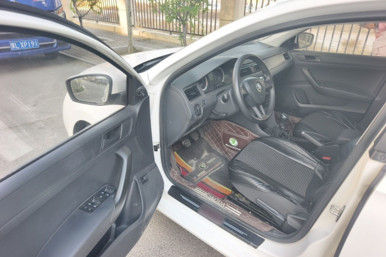 Skoda Rapid 2018 #9 Skoda Rapid 2018 image de voiture #9