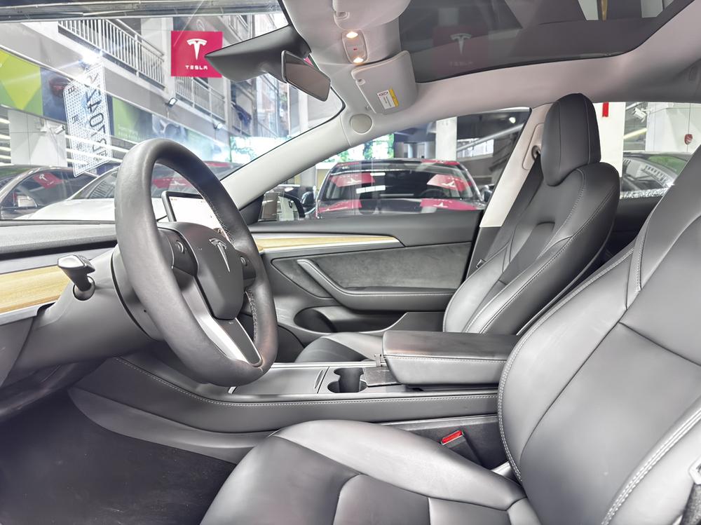Tesla Model 3 2023 car image #11