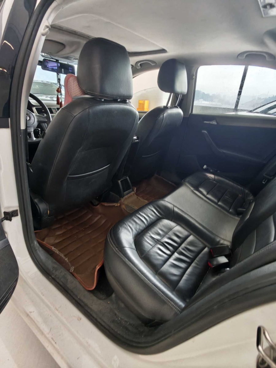 Volkswagen Santana 2014 car image #7