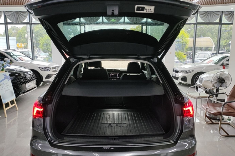 Audi Q3 2022 car image #19