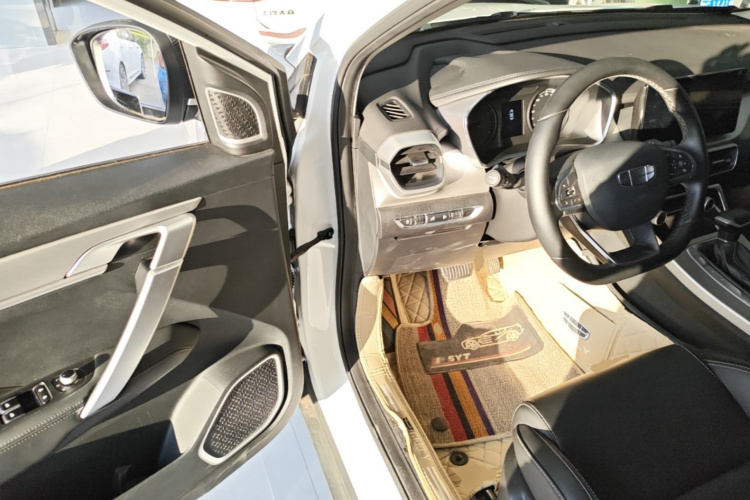 GEELY Coolray 2024 immagine di auto #16