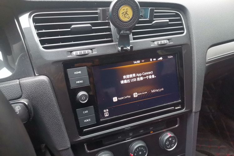 Volkswagen Golf 2019 car image #13