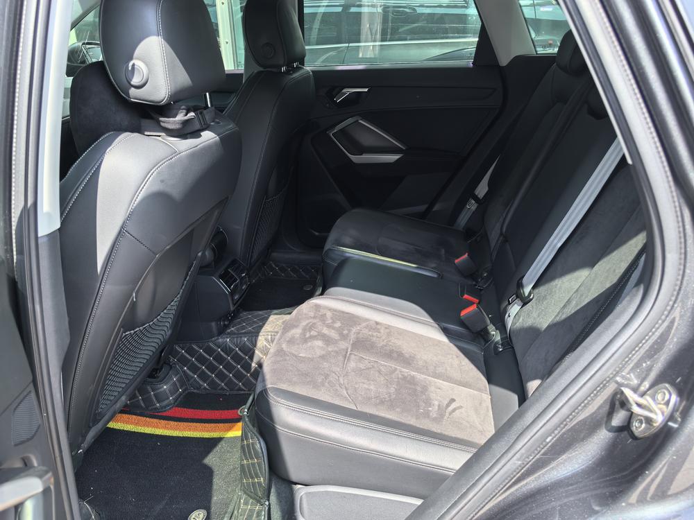 Audi Q3 2019 car image #10