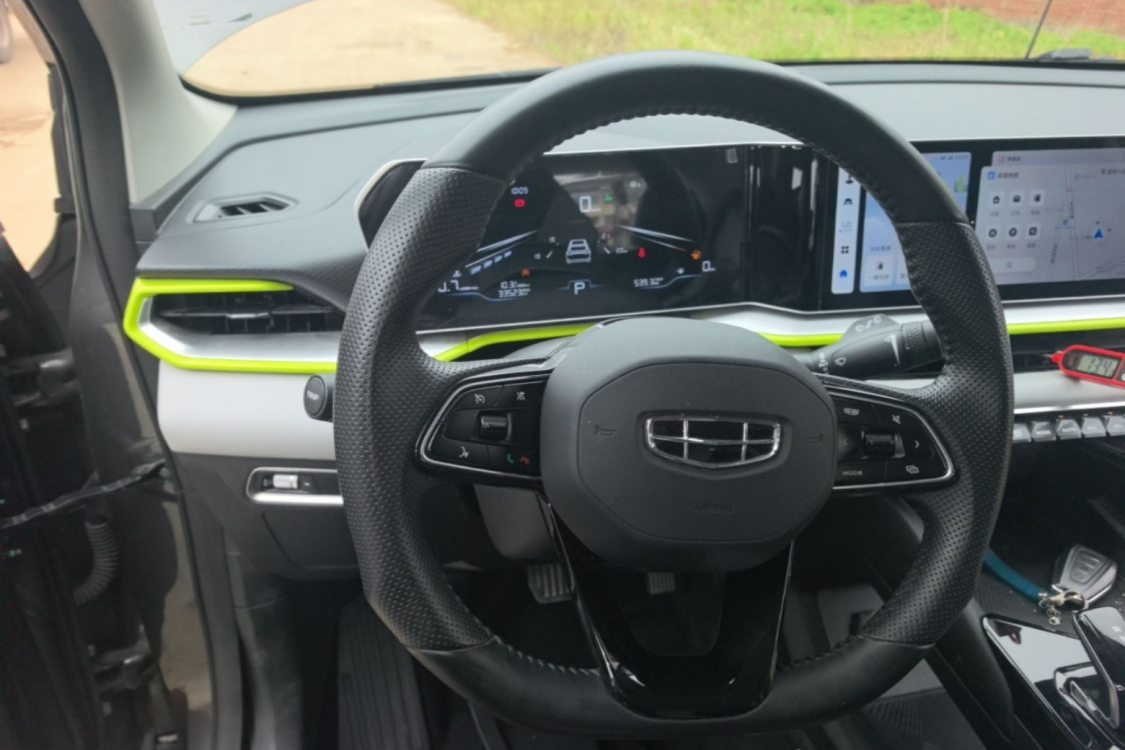 GEELY Coolray 2024 car image #16
