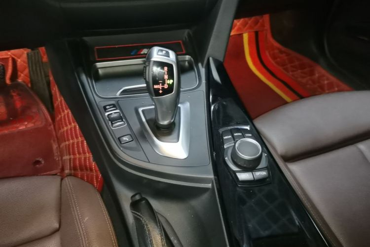 BMW 3 Series 2018 car image #14