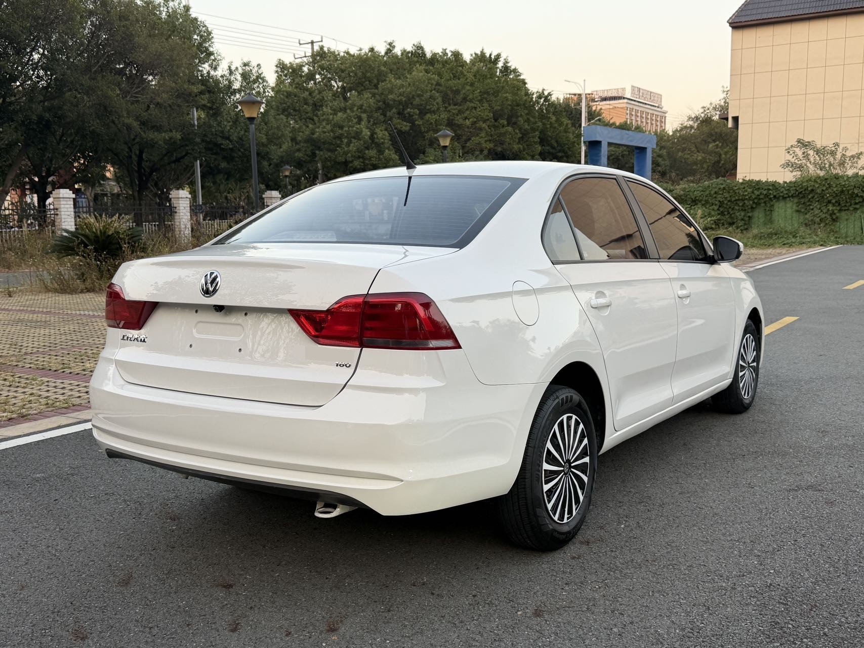 Volkswagen Santana 2017 imagen de coche #9
