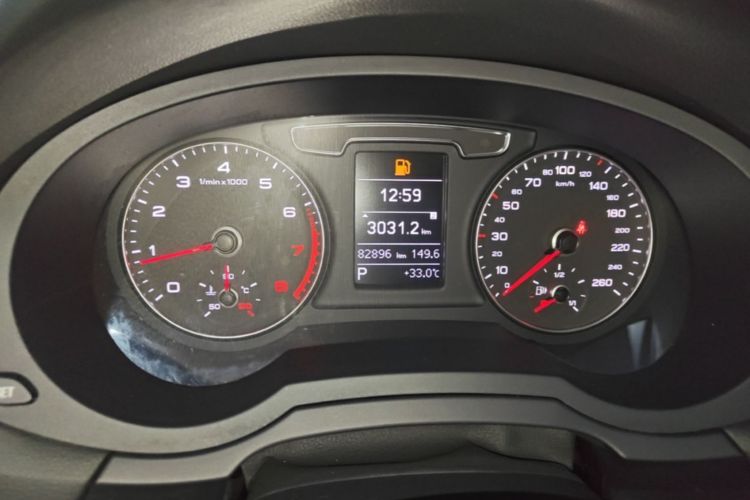 Audi Q3 2018 car image #12