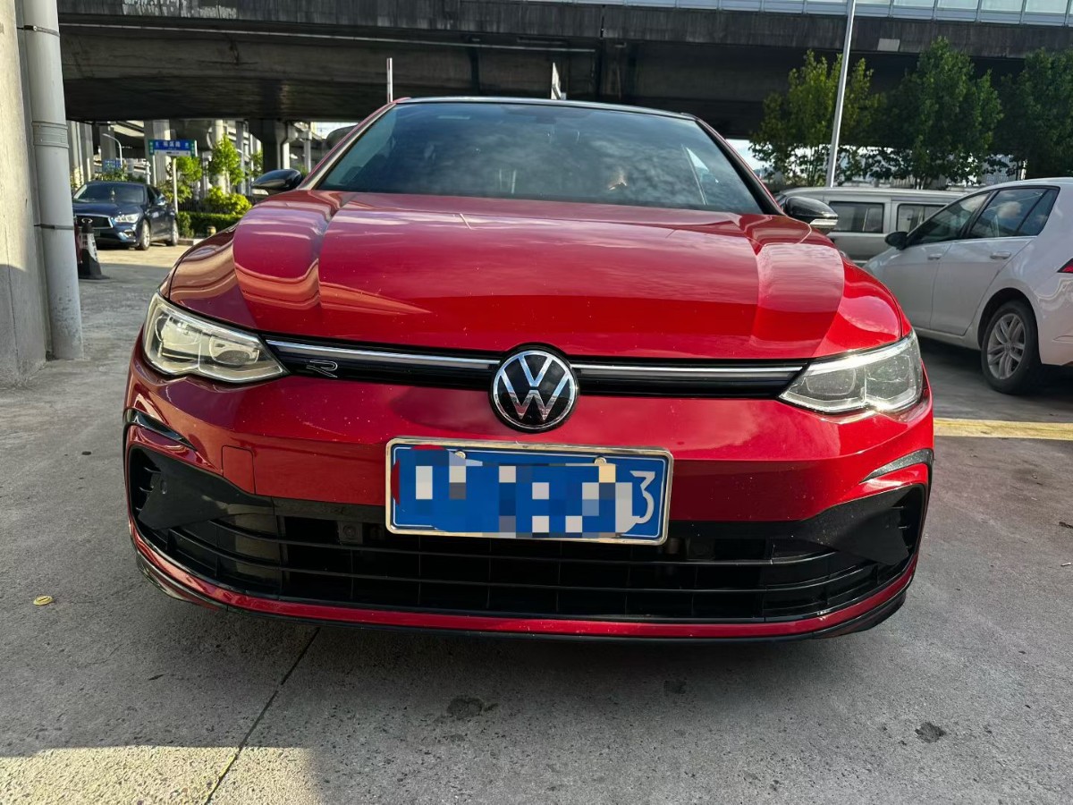Volkswagen Golf 2024 car image #2