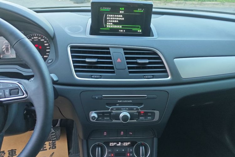 Audi Q3 2016 car image #13