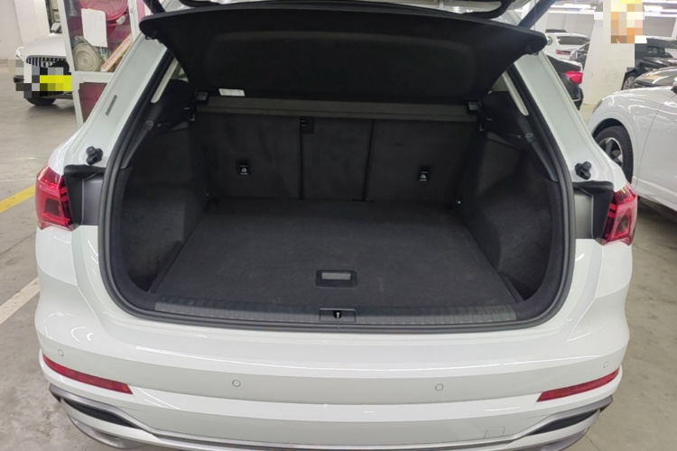 Audi Q3 2020 car image #19
