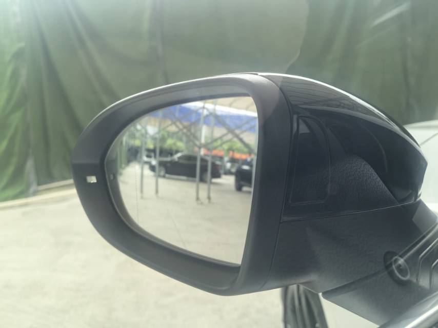 Volkswagen Golf 2022 car image #3