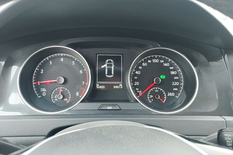Volkswagen Golf 2017 car image #12