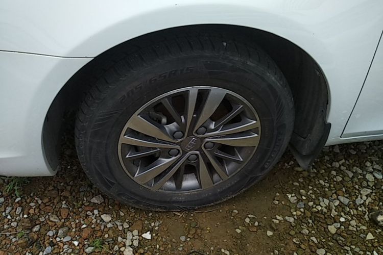 GEELY Emgrand 2019 car image #9