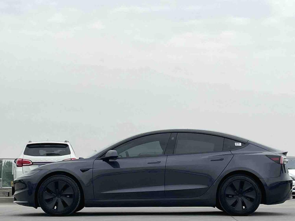 Tesla Model 3 2025 car image #4