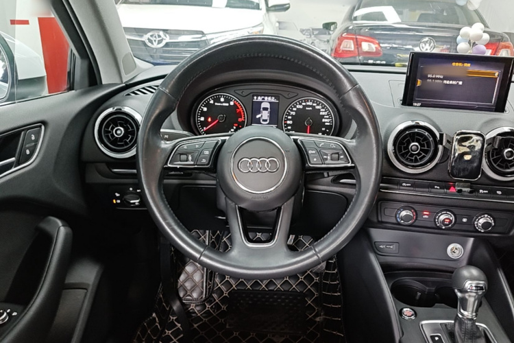Audi A3 2018 car image #11