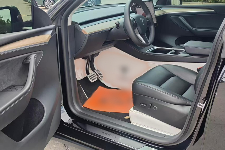 Tesla Model Y 2023 immagine di auto #19